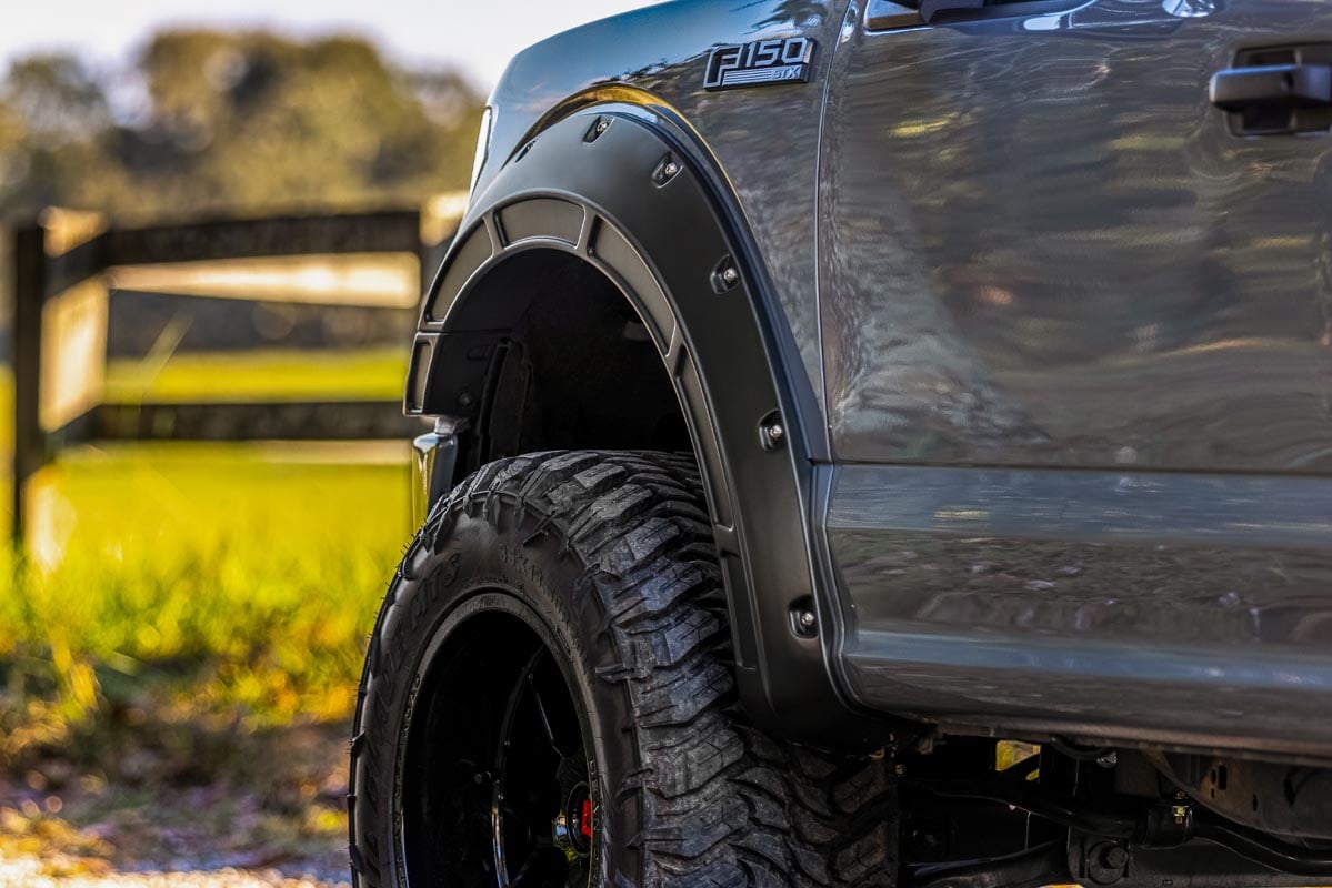 devans_truck_tighter_crop-1_1_1_1_1_1_2_2_1_1_2